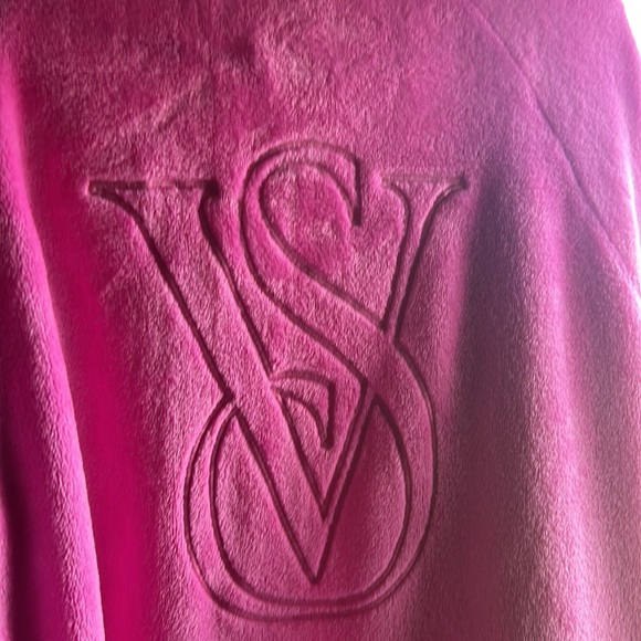 Victoria Secret Beautiful Robe - Picture 2 of 3